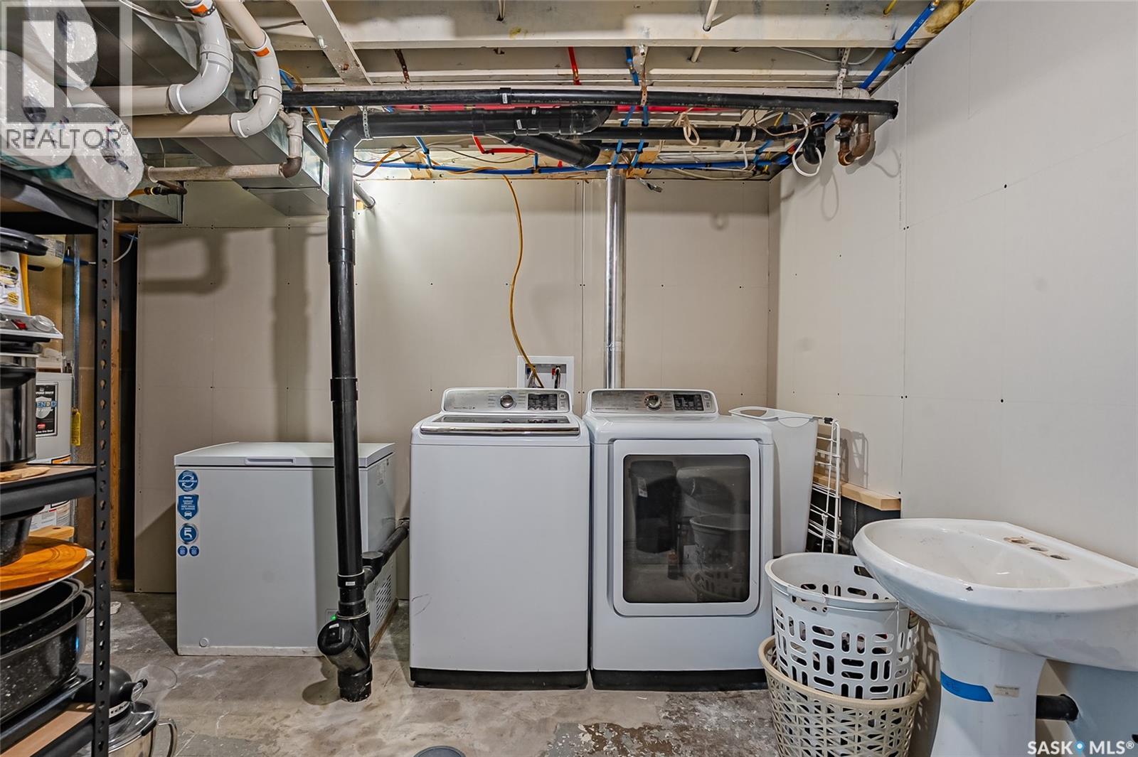 421 Y Avenue S, Saskatoon, SK - Indoor Photo Showing Laundry Room