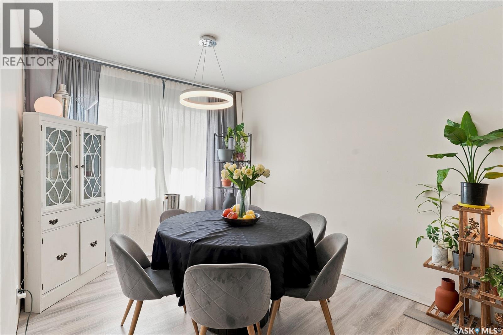 421 Y Avenue S, Saskatoon, SK - Indoor Photo Showing Dining Room