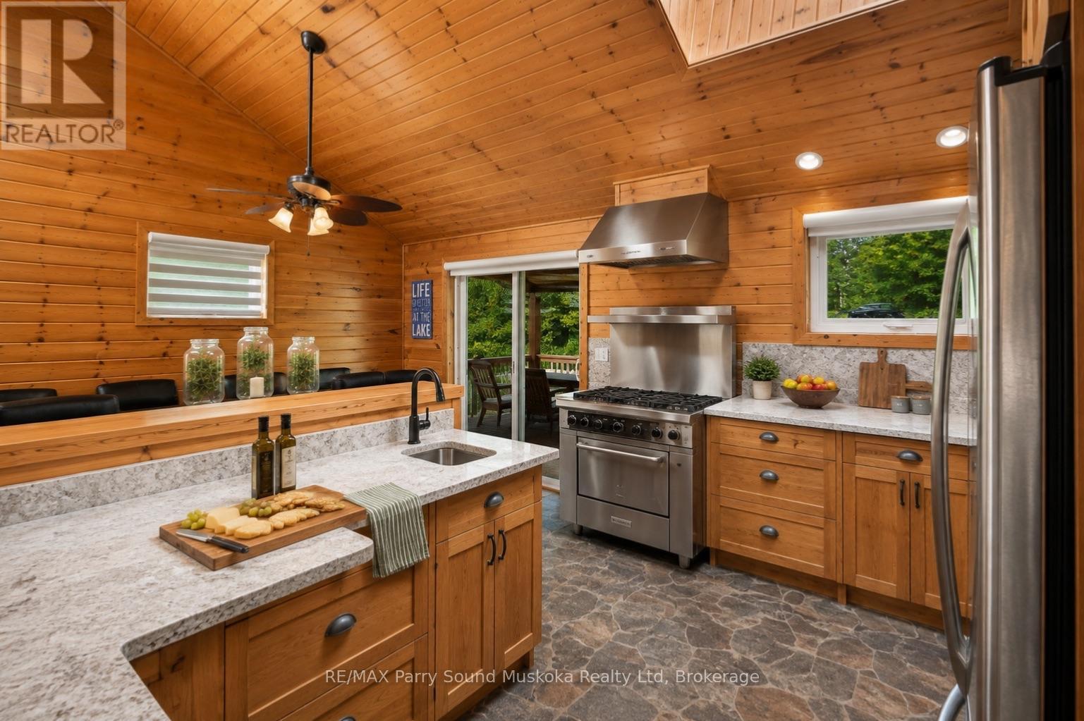 587 Centre Road, Mckellar, ON - Indoor Photo Showing Kitchen