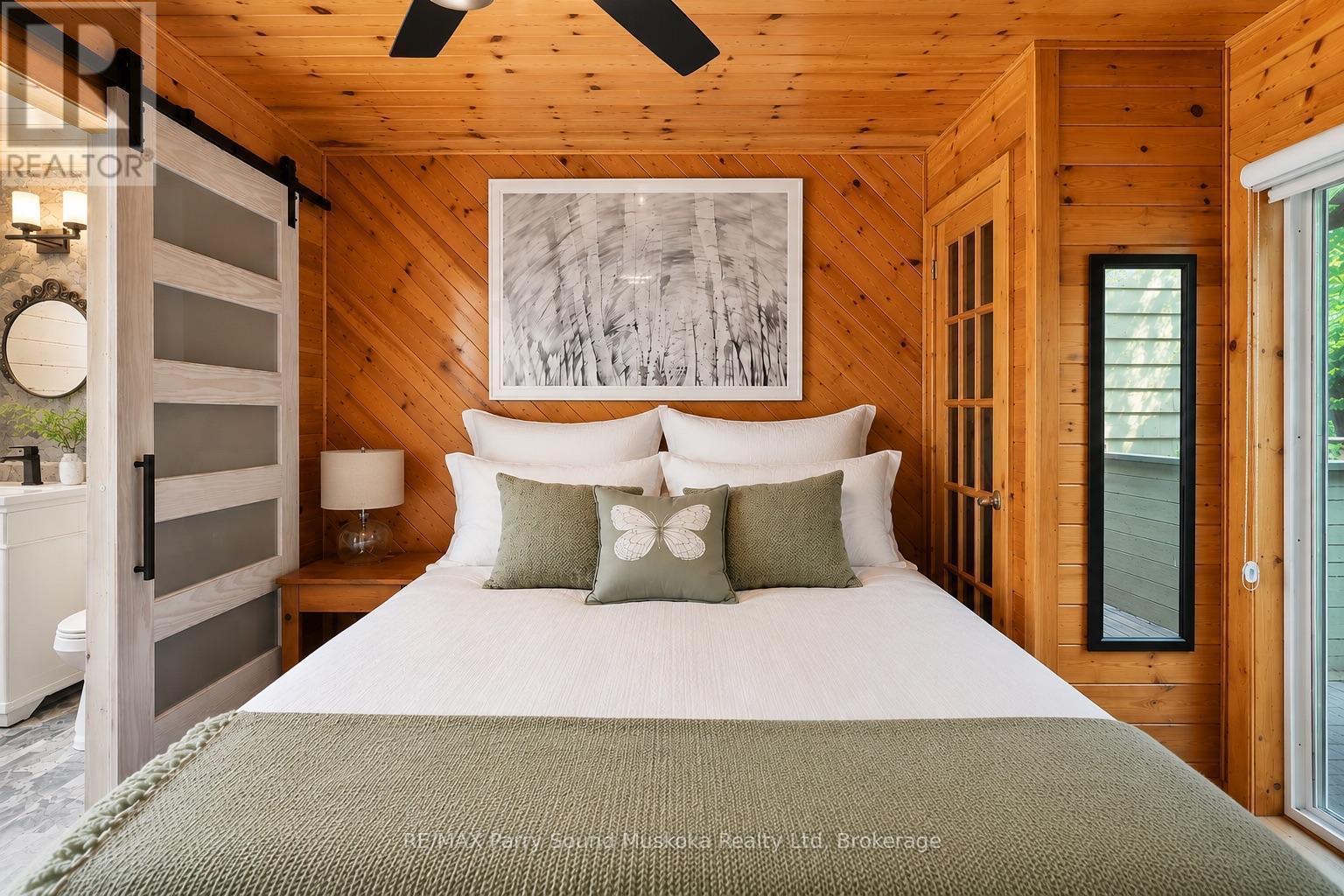 587 Centre Road, Mckellar, ON - Indoor Photo Showing Bedroom