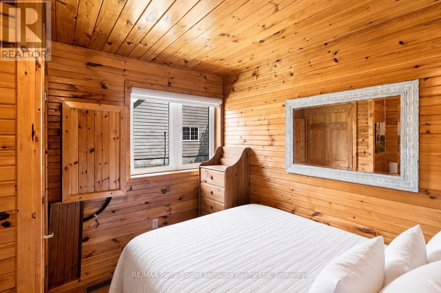 587 Centre Road, Mckellar, ON - Indoor Photo Showing Bedroom