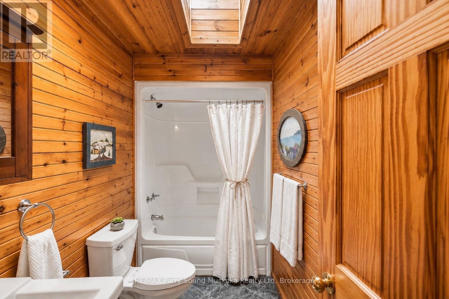 587 Centre Road, Mckellar, ON - Indoor Photo Showing Bathroom