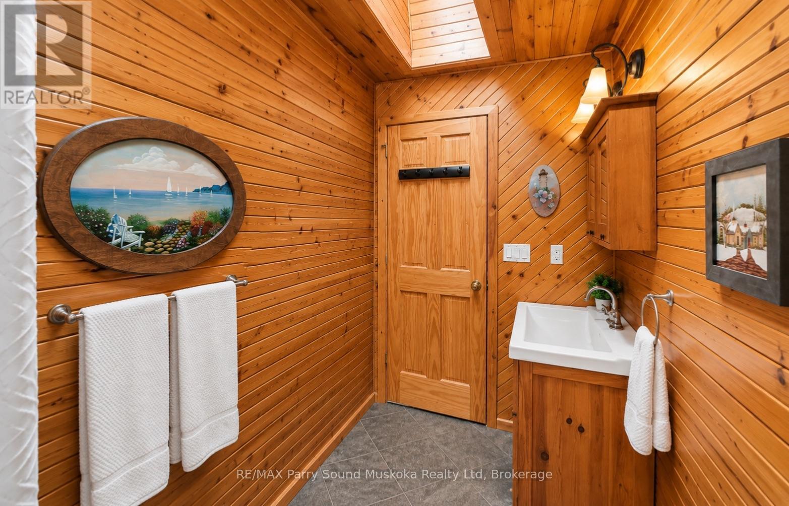 587 Centre Road, Mckellar, ON - Indoor Photo Showing Other Room