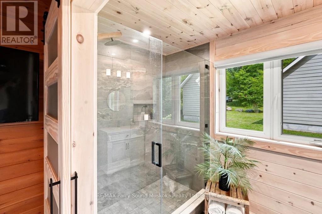 587 Centre Road, Mckellar, ON - Indoor Photo Showing Bathroom