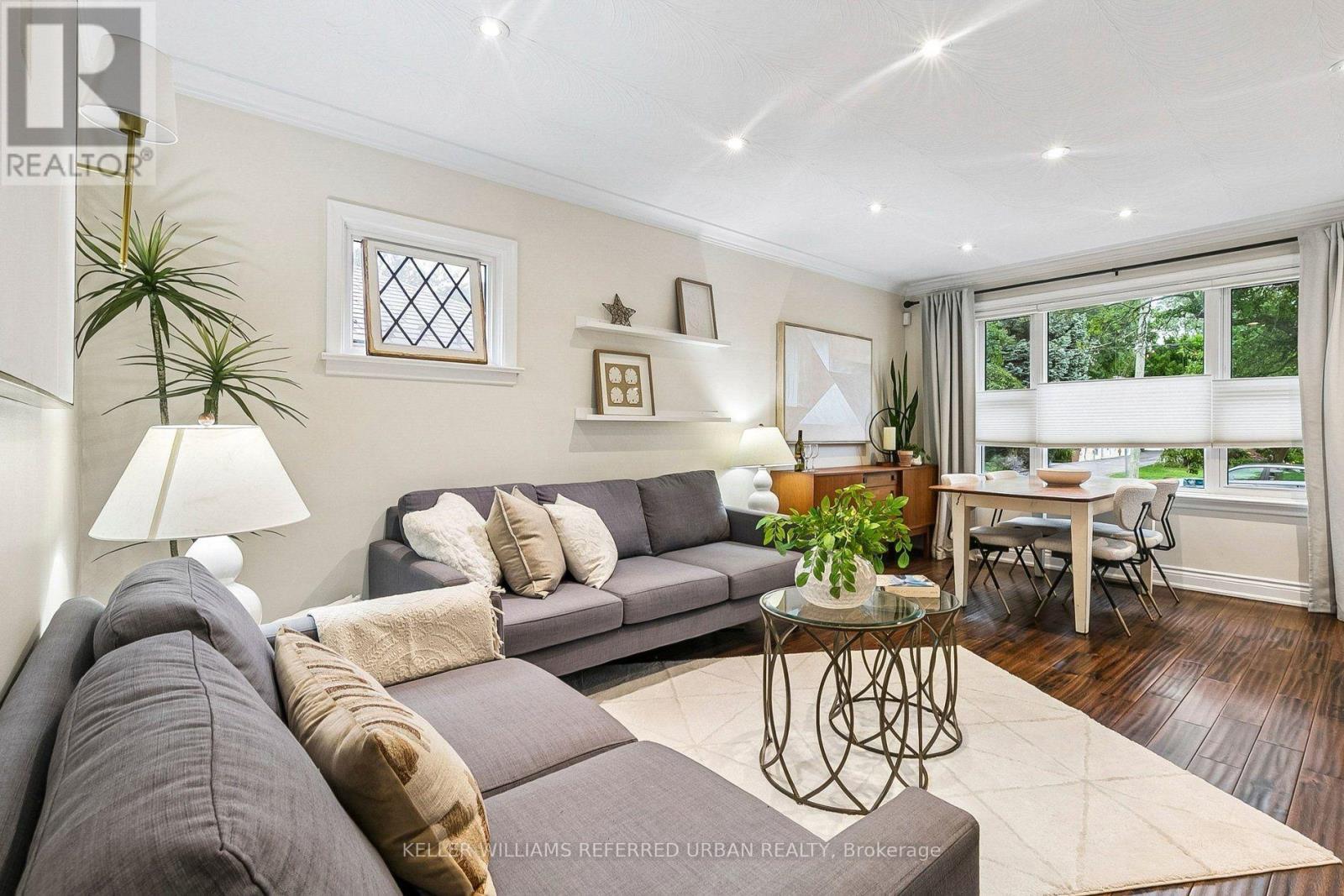 36 Vernadale Crescent, Toronto, ON - Indoor Photo Showing Living Room