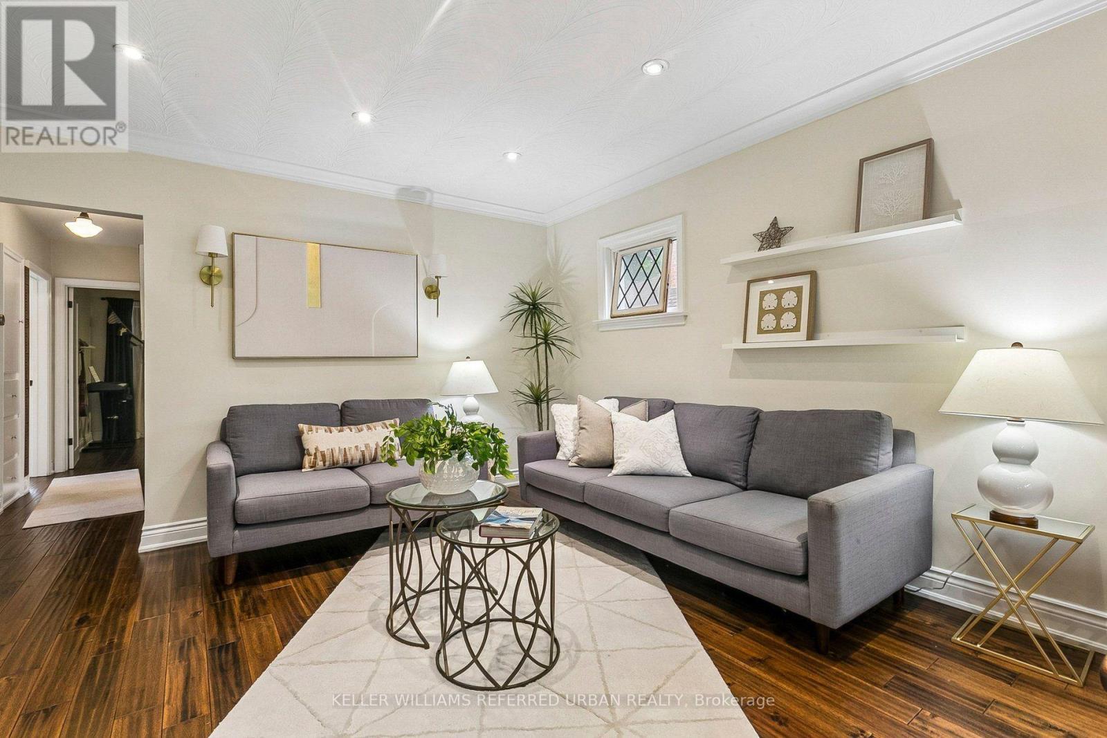 36 Vernadale Crescent, Toronto, ON - Indoor Photo Showing Living Room