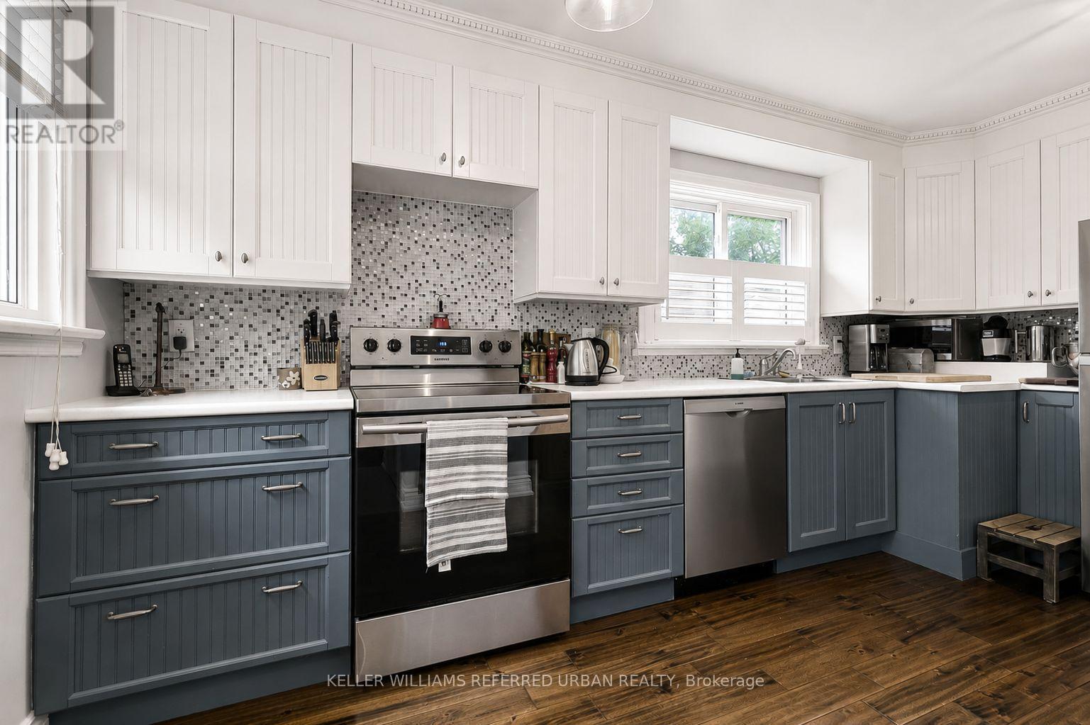 36 Vernadale Crescent, Toronto, ON - Indoor Photo Showing Kitchen