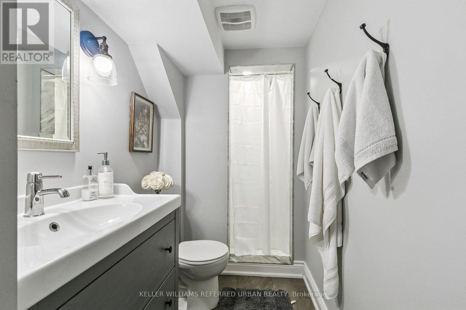 36 Vernadale Crescent, Toronto, ON - Indoor Photo Showing Bathroom