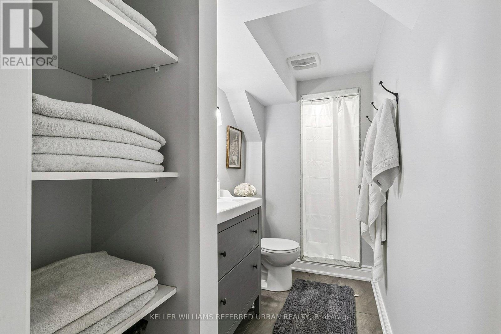 36 Vernadale Crescent, Toronto, ON - Indoor Photo Showing Bathroom