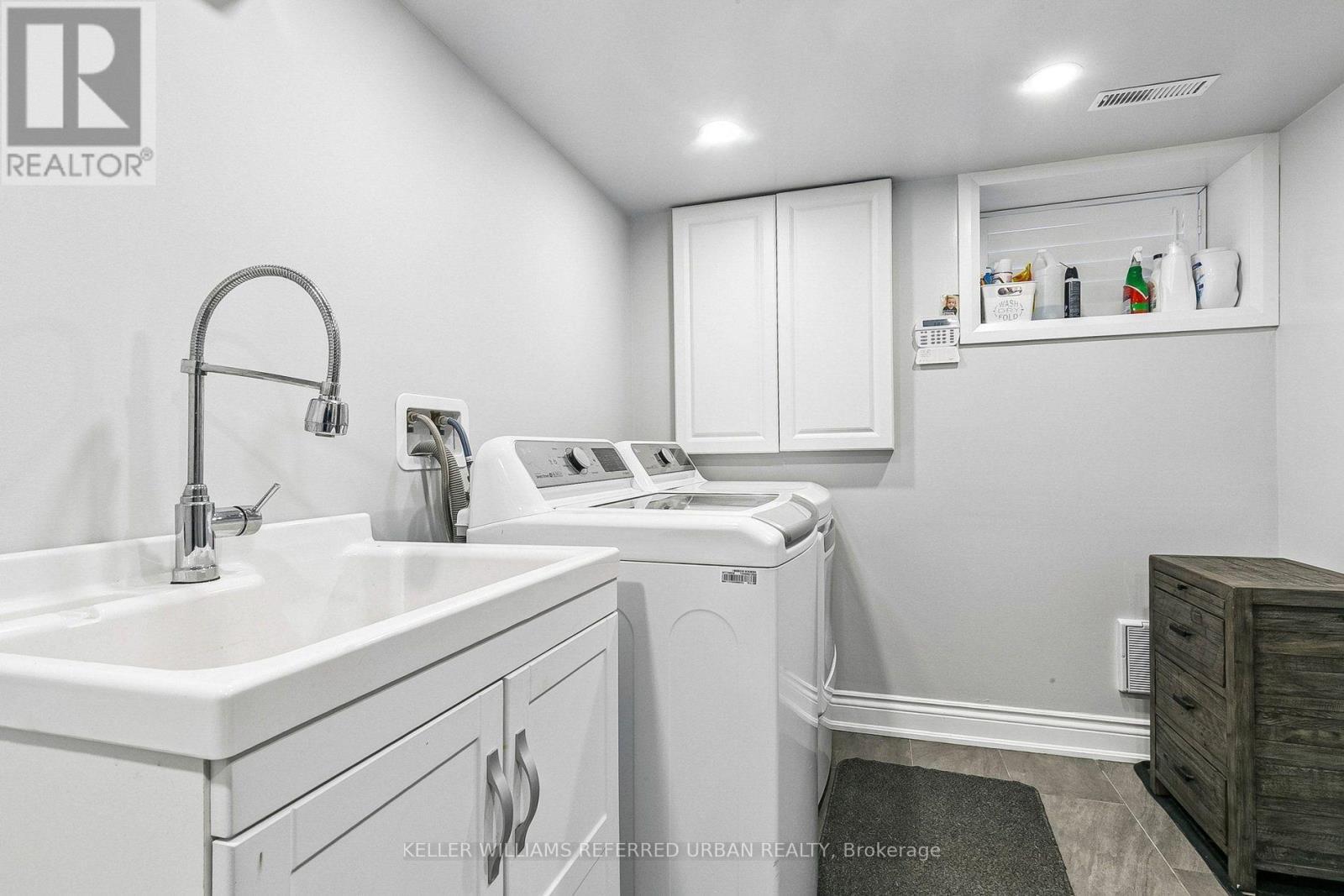 36 Vernadale Crescent, Toronto, ON - Indoor Photo Showing Laundry Room