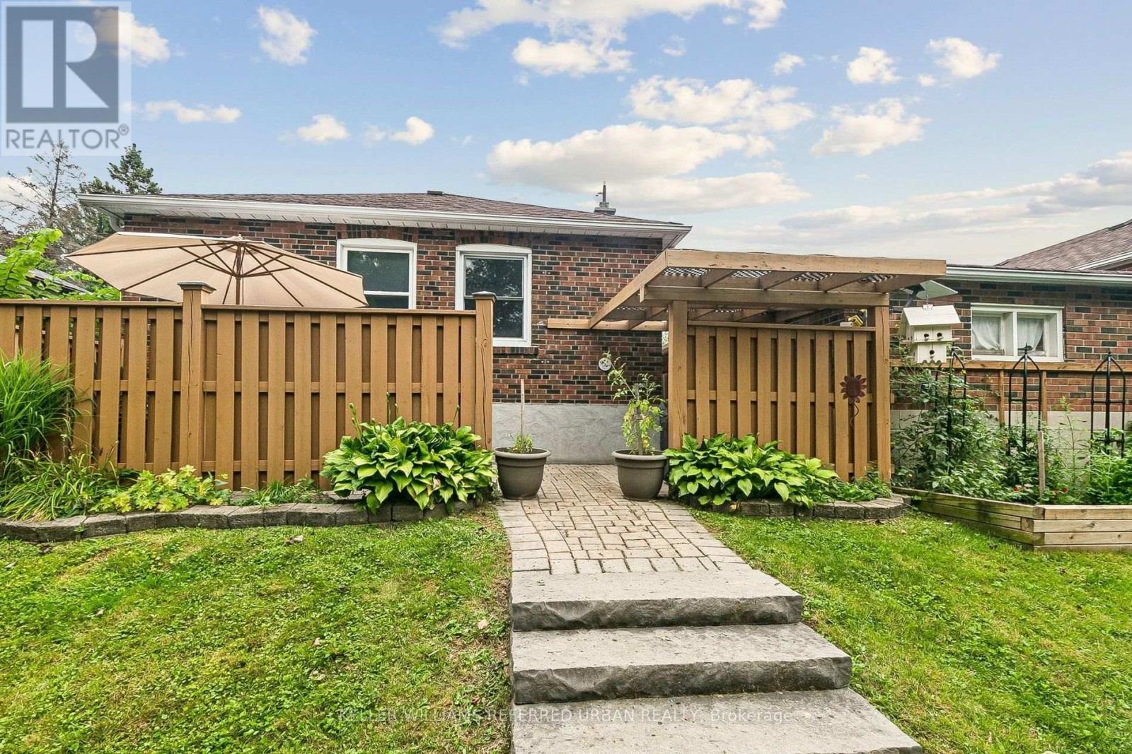 36 Vernadale Crescent, Toronto, ON - Outdoor
