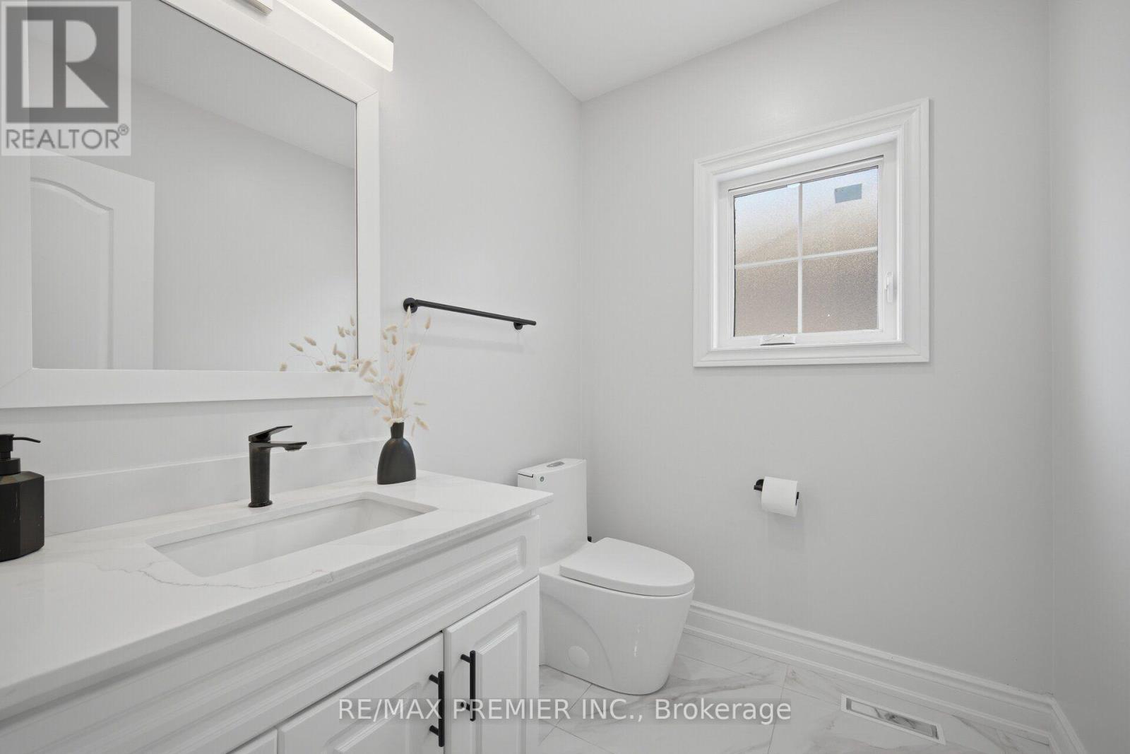 95 Hudson Drive, Vaughan, ON - Indoor Photo Showing Bathroom