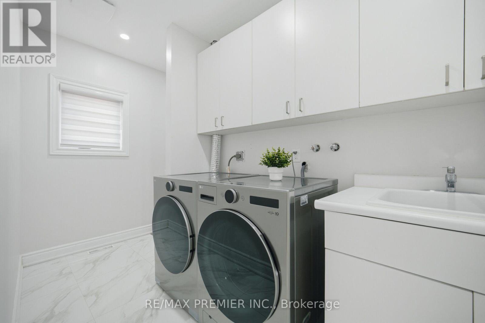 95 Hudson Drive, Vaughan, ON - Indoor Photo Showing Laundry Room