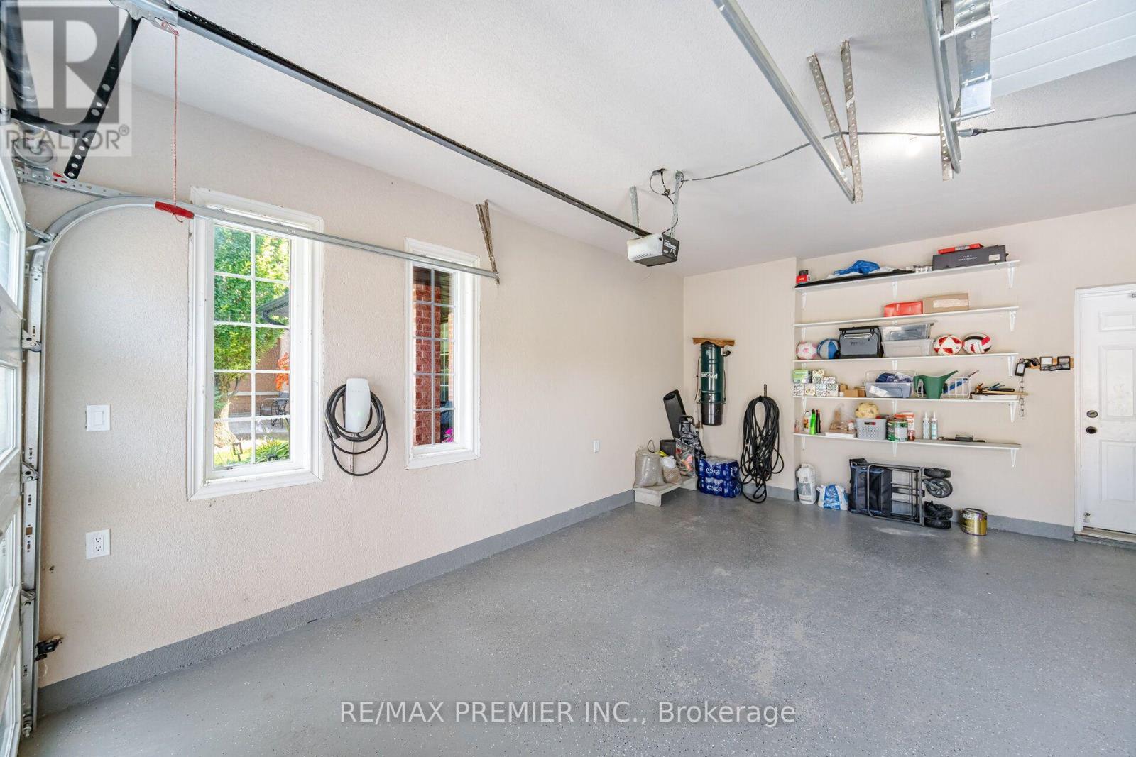 95 Hudson Drive, Vaughan, ON - Indoor Photo Showing Garage