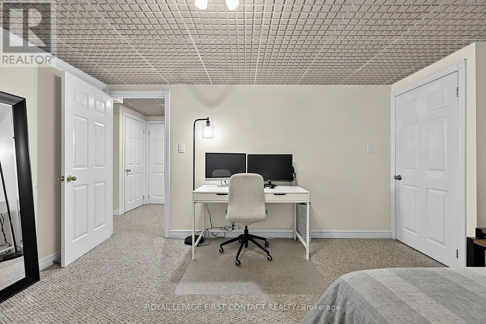 14 Hunter Court, Springwater, ON - Indoor Photo Showing Bedroom