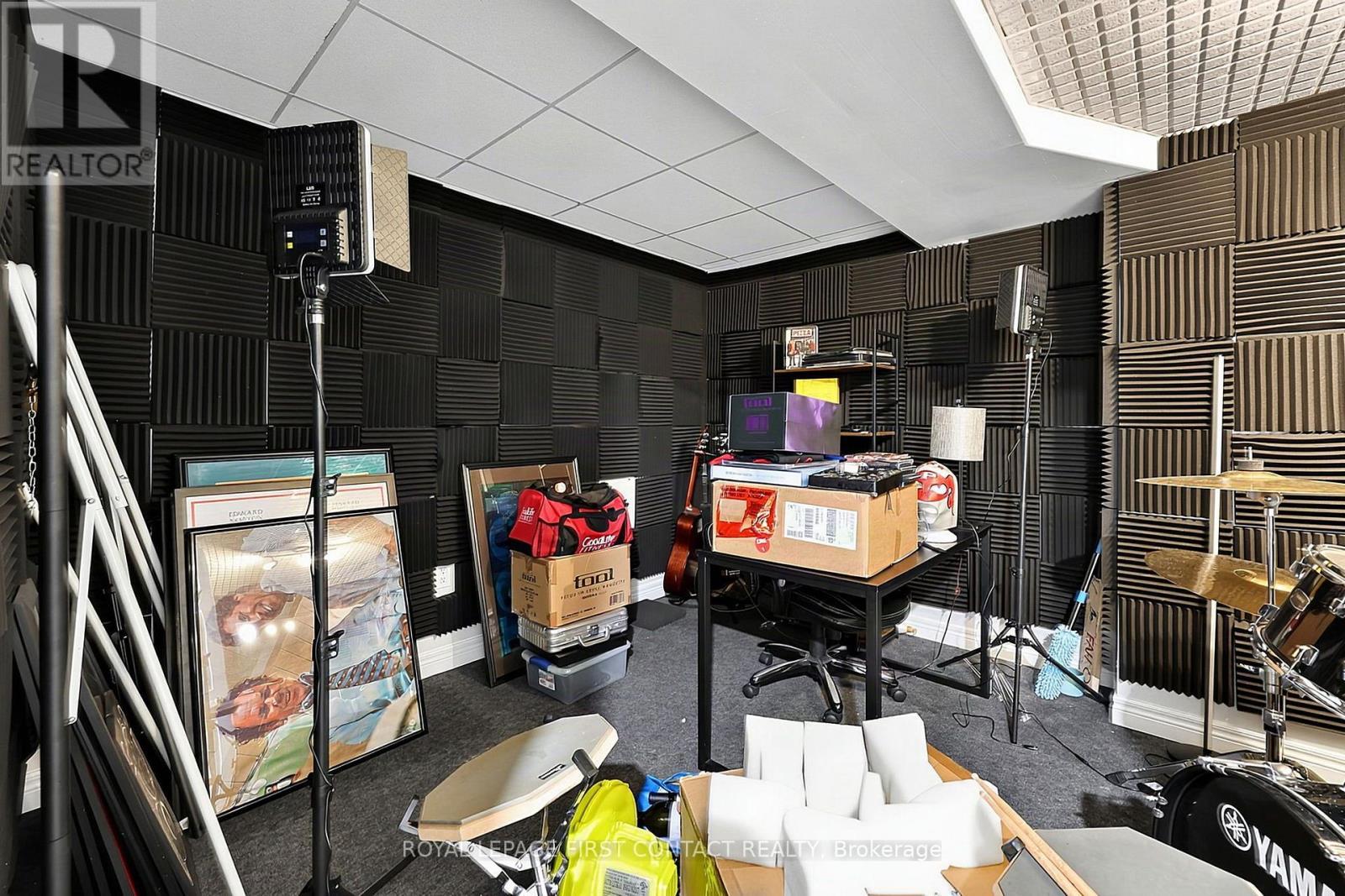 14 Hunter Court, Springwater, ON - Indoor Photo Showing Other Room