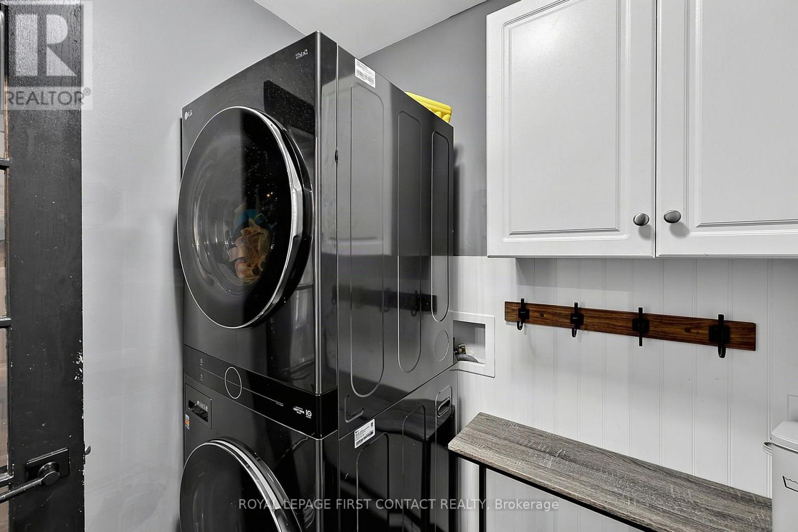 14 Hunter Court, Springwater, ON - Indoor Photo Showing Laundry Room