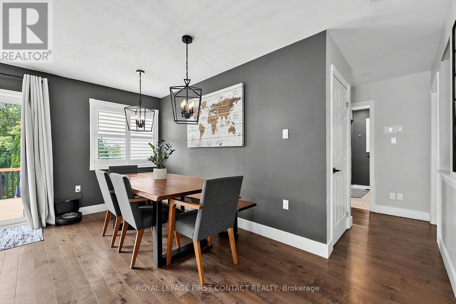 14 Hunter Court, Springwater, ON - Indoor Photo Showing Dining Room