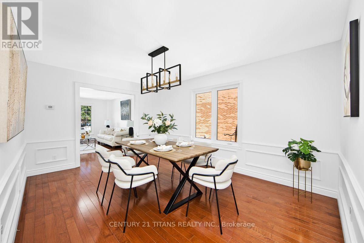 1692 Baymill Court, Mississauga, ON - Indoor Photo Showing Dining Room