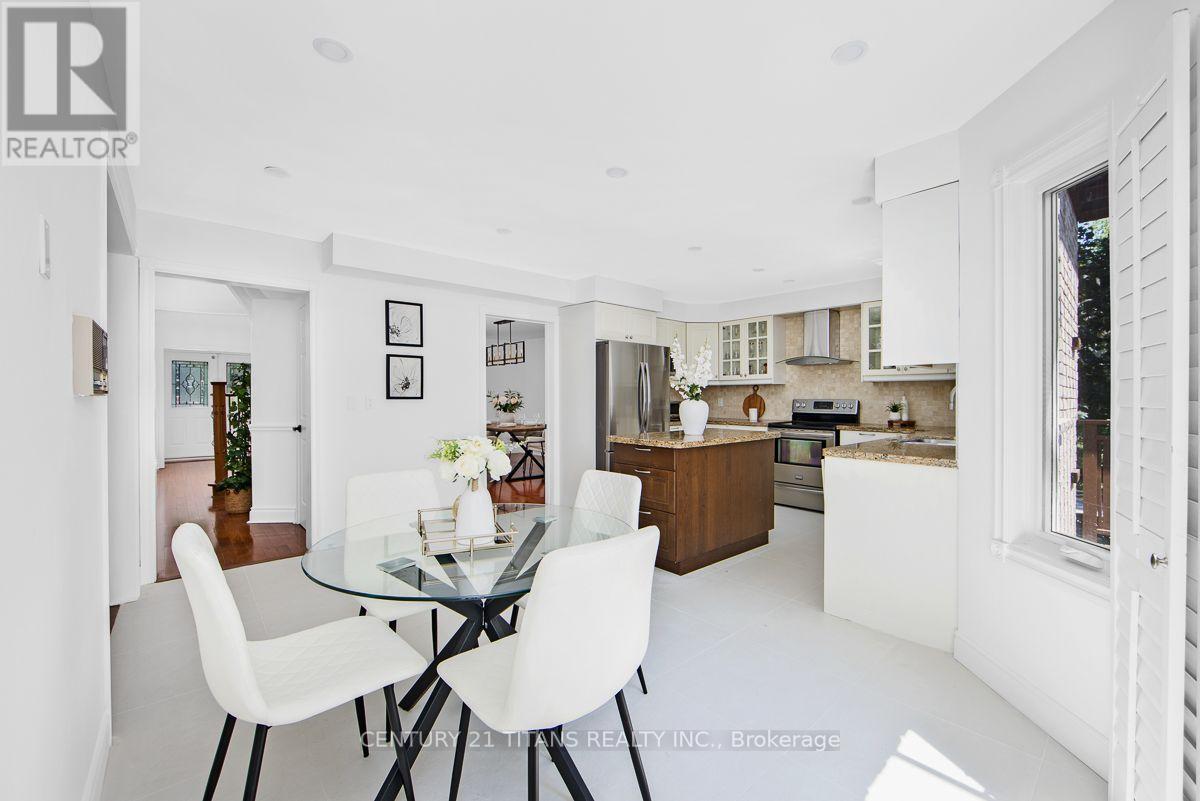 1692 Baymill Court, Mississauga, ON - Indoor Photo Showing Dining Room