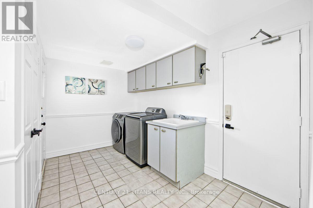 1692 Baymill Court, Mississauga, ON - Indoor Photo Showing Laundry Room