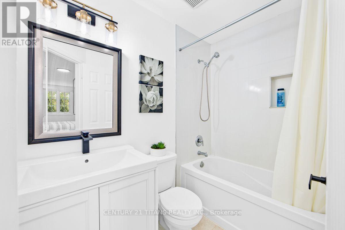 1692 Baymill Court, Mississauga, ON - Indoor Photo Showing Bathroom