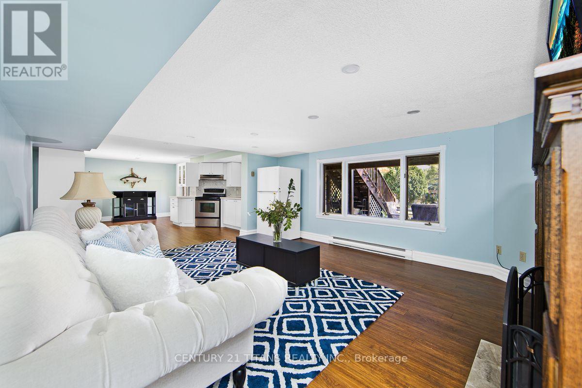 1692 Baymill Court, Mississauga, ON - Indoor Photo Showing Living Room