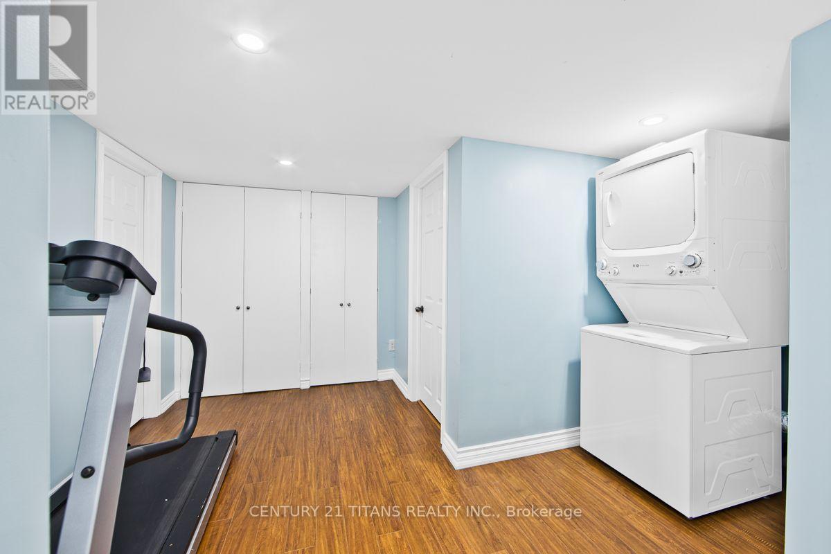 1692 Baymill Court, Mississauga, ON - Indoor Photo Showing Laundry Room