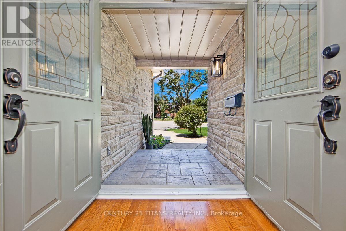 1692 Baymill Court, Mississauga, ON - Indoor Photo Showing Other Room