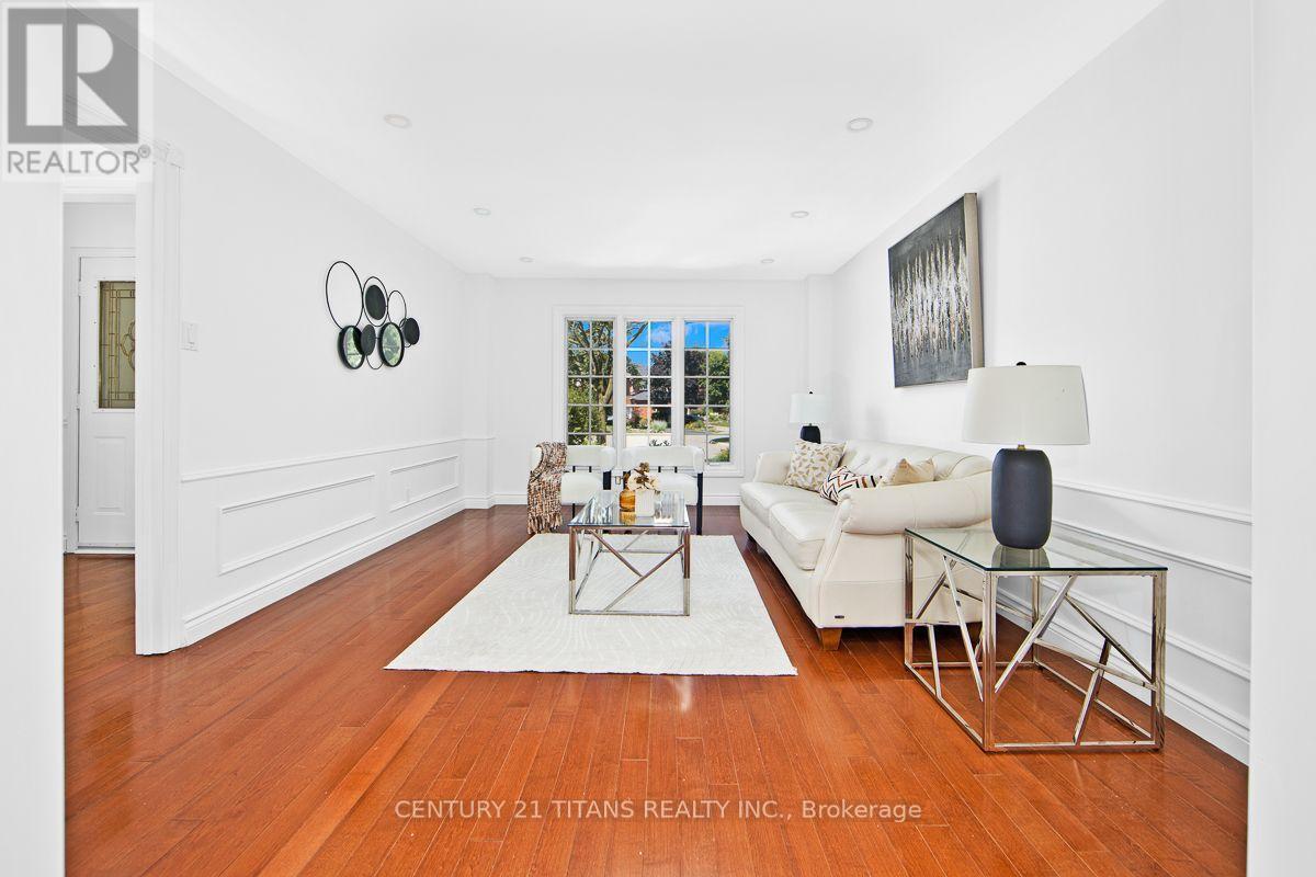1692 Baymill Court, Mississauga, ON - Indoor Photo Showing Living Room