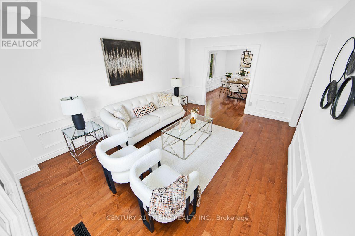 1692 Baymill Court, Mississauga, ON - Indoor Photo Showing Living Room