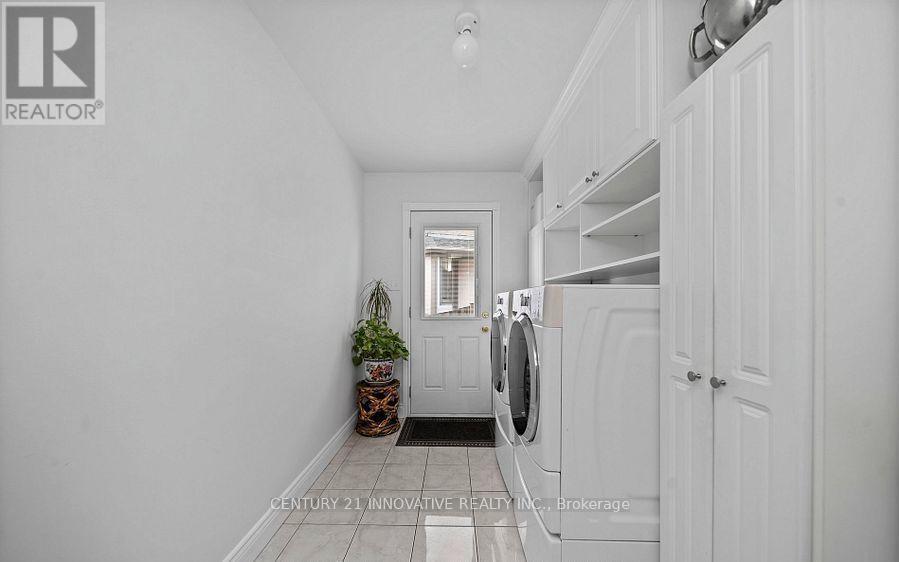 915 Catskill Drive E, Oshawa, ON - Indoor Photo Showing Laundry Room