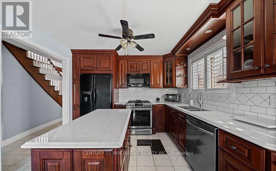 915 Catskill Drive E, Oshawa, ON - Indoor Photo Showing Kitchen With Double Sink