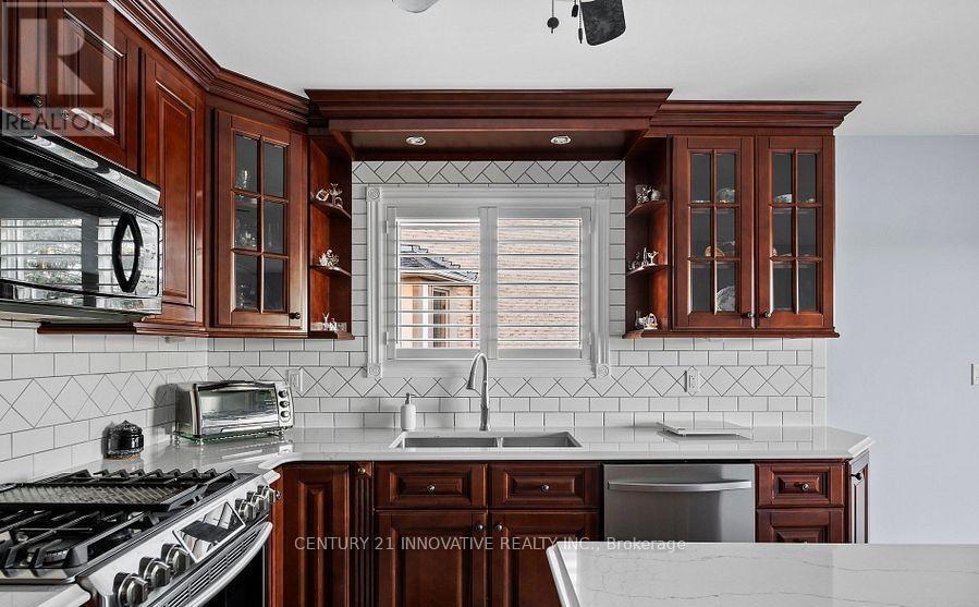 915 Catskill Drive E, Oshawa, ON - Indoor Photo Showing Kitchen With Double Sink