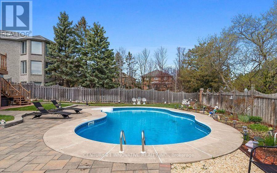 915 Catskill Drive E, Oshawa, ON - Outdoor With In Ground Pool With Backyard