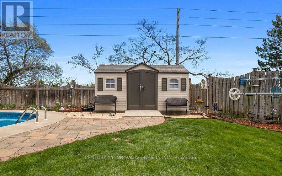 915 Catskill Drive E, Oshawa, ON - Outdoor