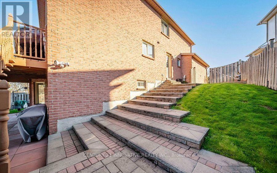 915 Catskill Drive E, Oshawa, ON - Outdoor With Exterior