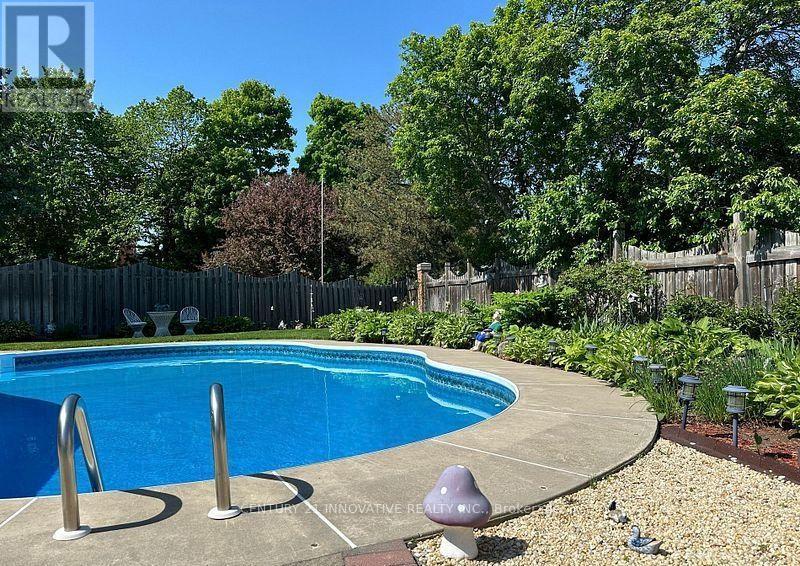 915 Catskill Drive E, Oshawa, ON - Outdoor With In Ground Pool With Backyard