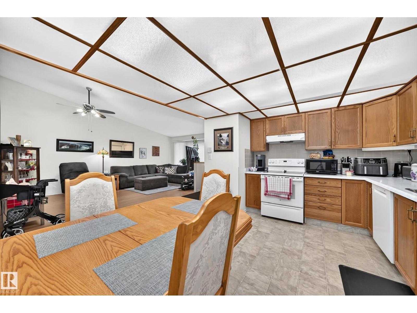 7530 137A Av Nw, Edmonton, AB - Indoor