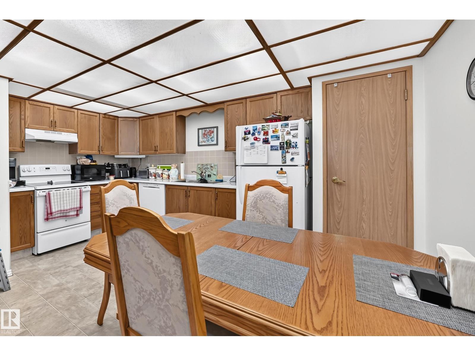 7530 137A Av Nw, Edmonton, AB - Indoor