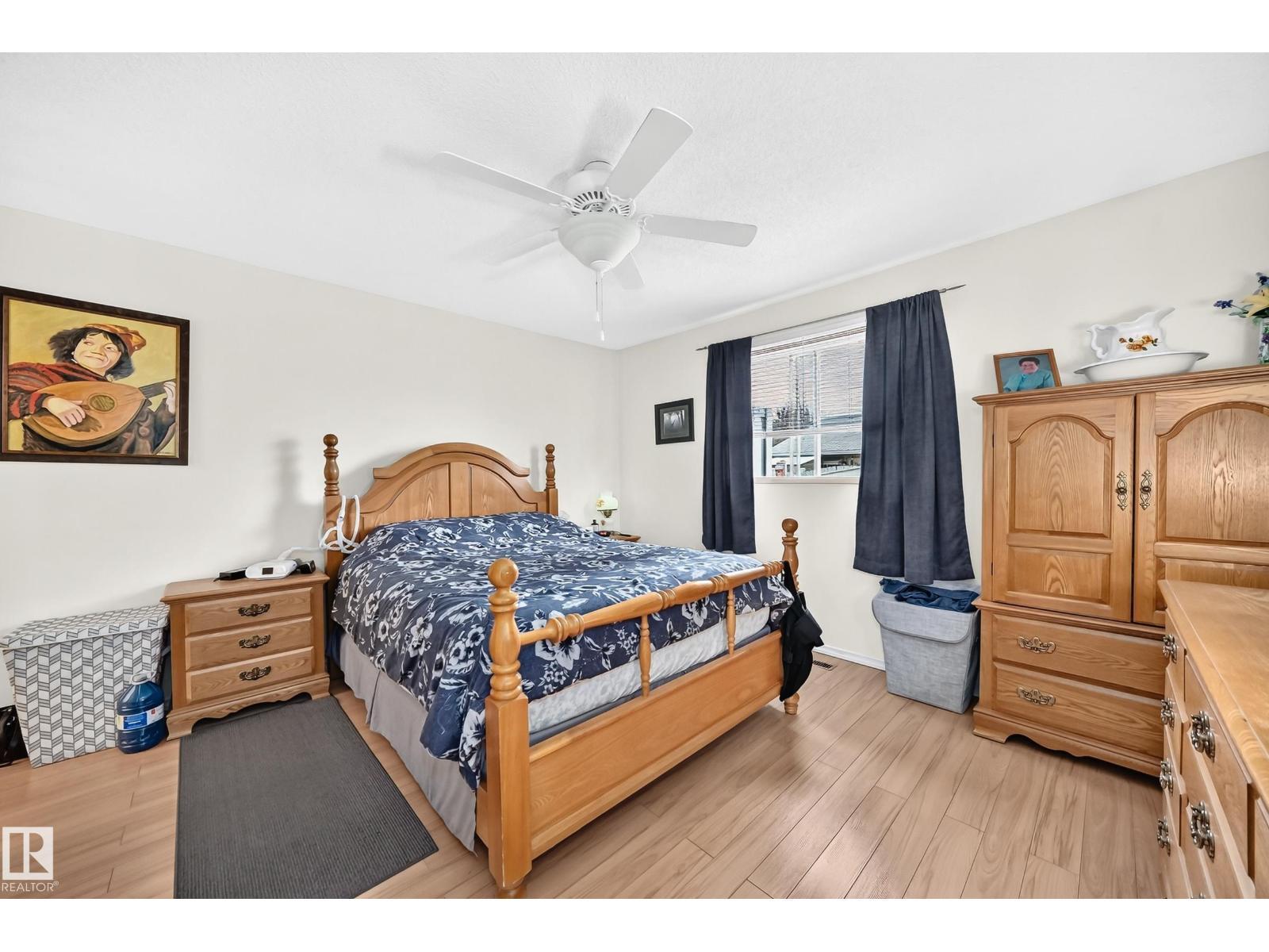 7530 137A Av Nw, Edmonton, AB - Indoor Photo Showing Bedroom
