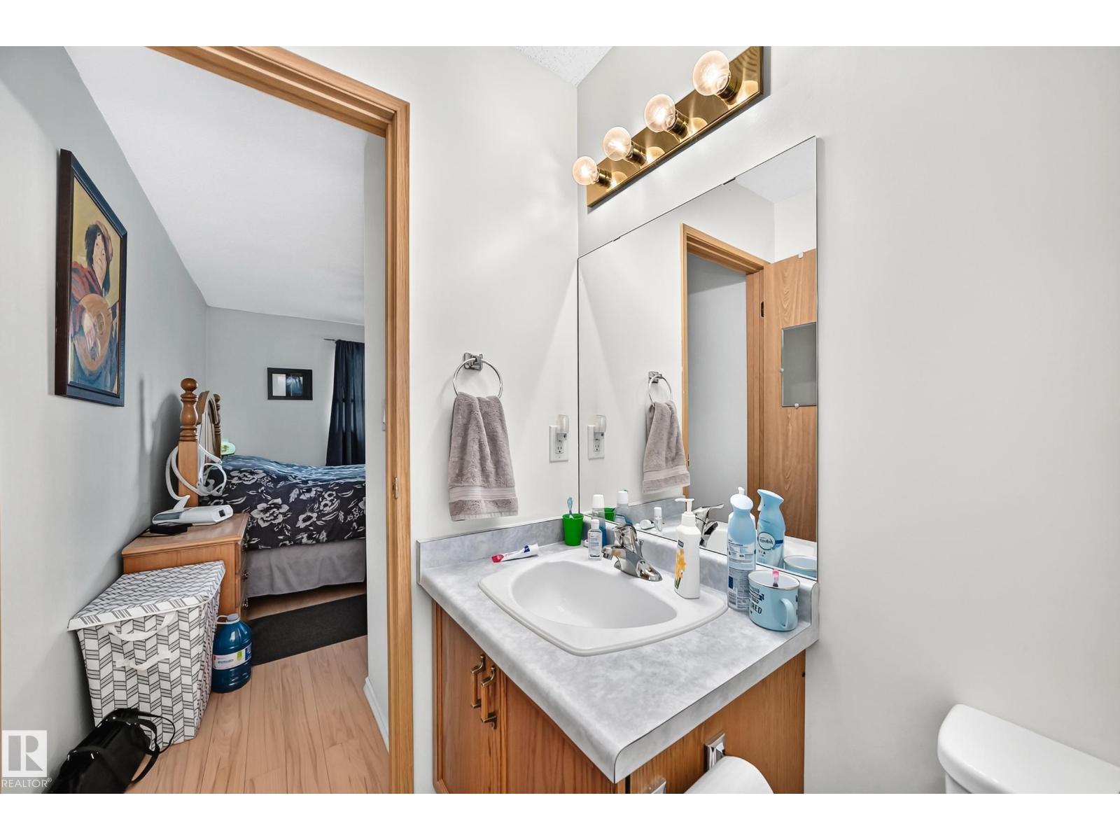 7530 137A Av Nw, Edmonton, AB - Indoor Photo Showing Bathroom