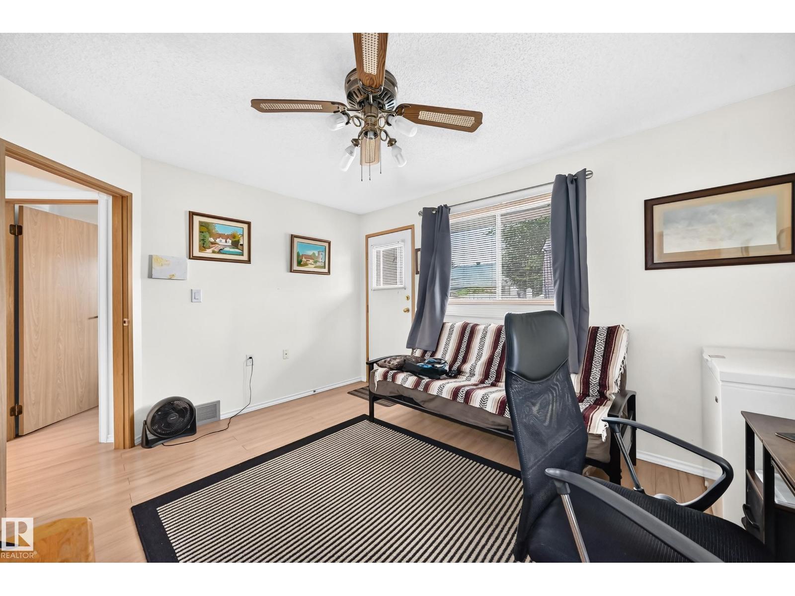 7530 137A Av Nw, Edmonton, AB - Indoor