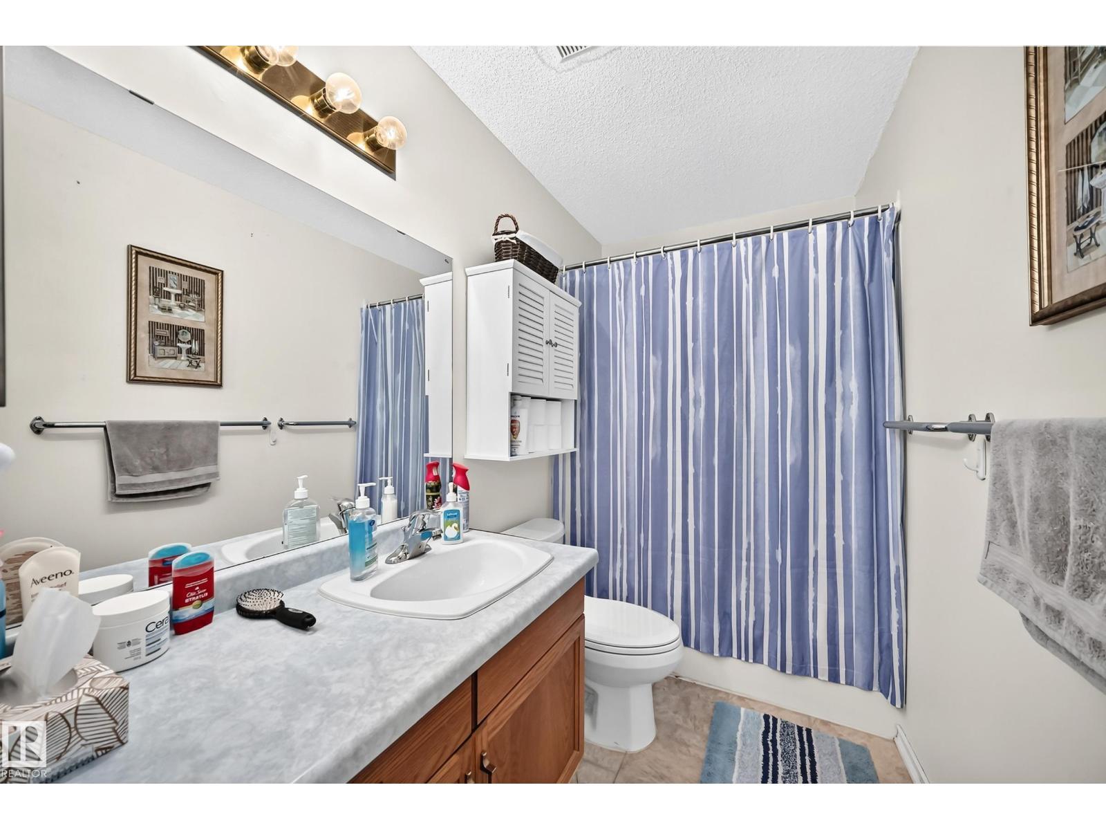7530 137A Av Nw, Edmonton, AB - Indoor Photo Showing Bathroom