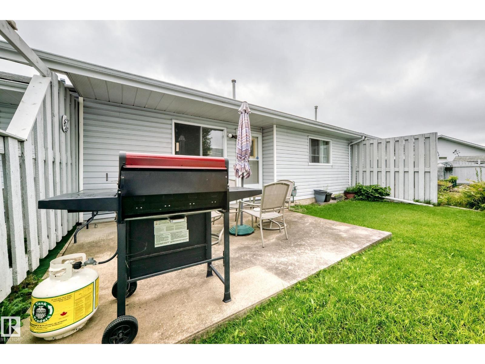 7530 137A Av Nw, Edmonton, AB - Outdoor With Exterior