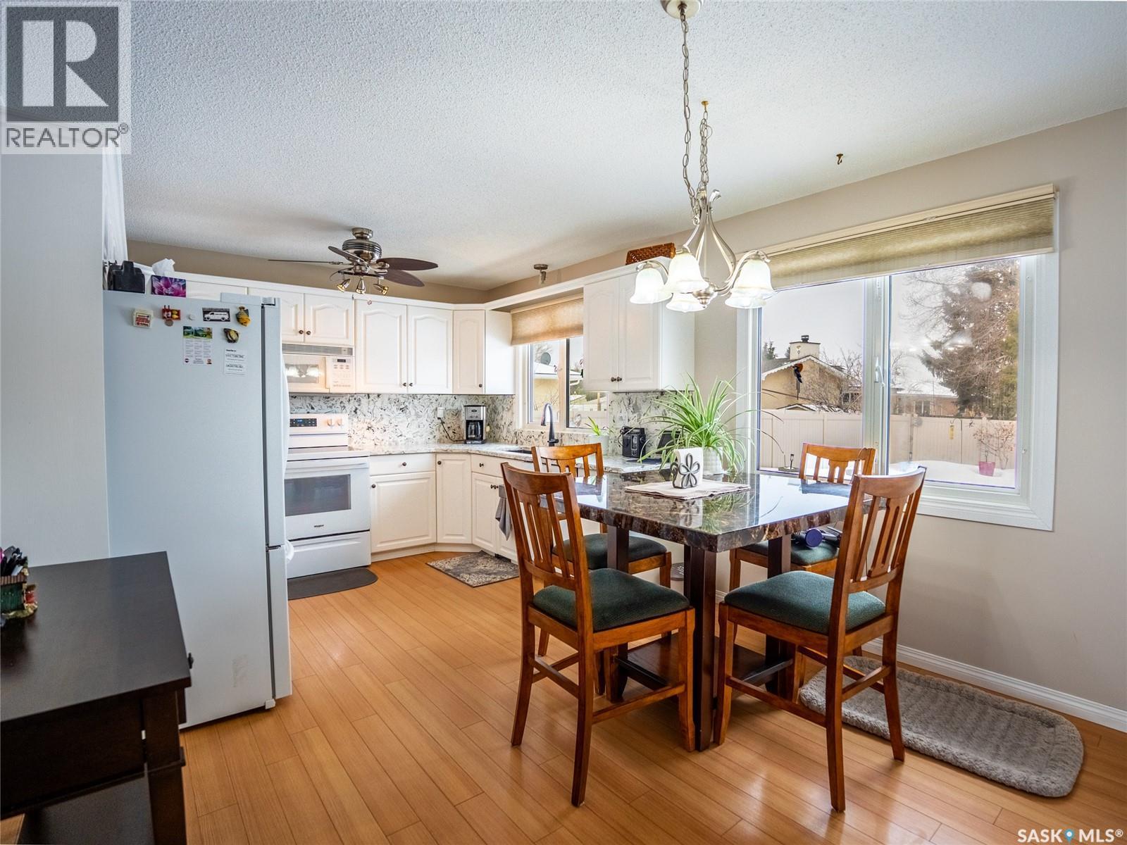 15 Dickinson Crescent, Regina, SK - Indoor Photo Showing Dining Room