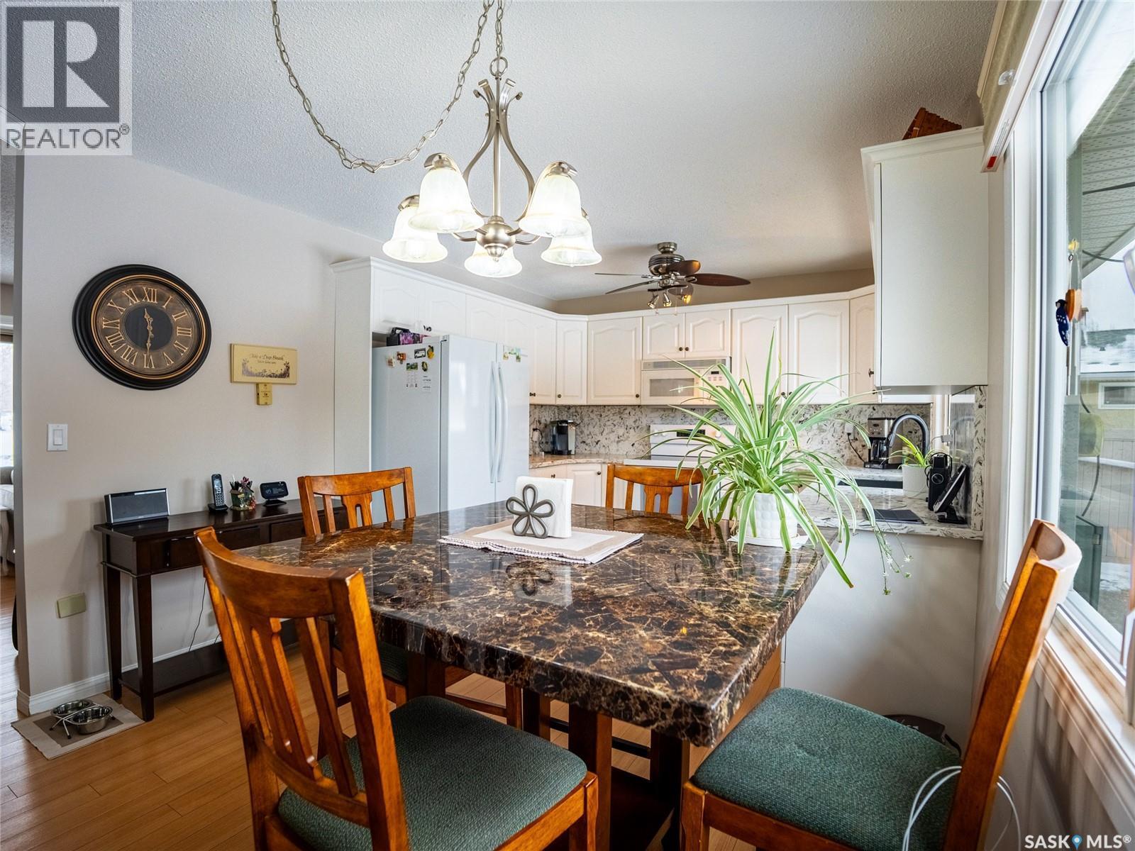 15 Dickinson Crescent, Regina, SK - Indoor Photo Showing Dining Room