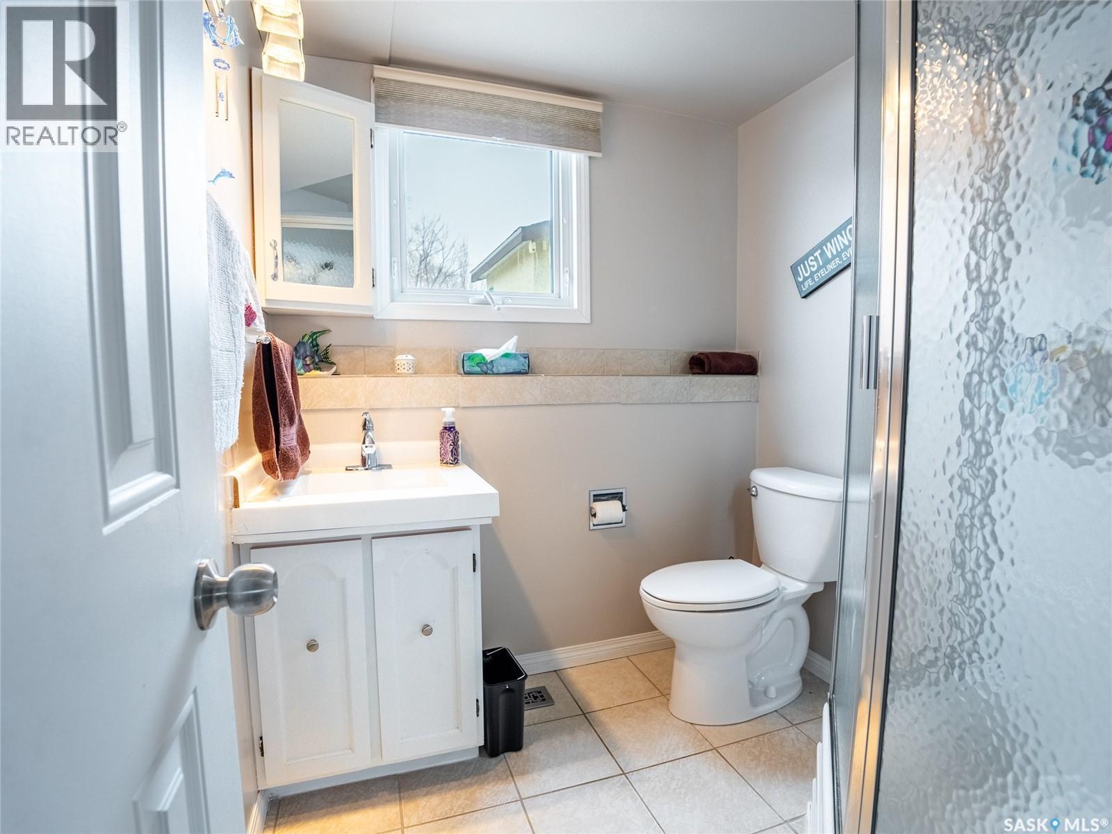 15 Dickinson Crescent, Regina, SK - Indoor Photo Showing Bathroom