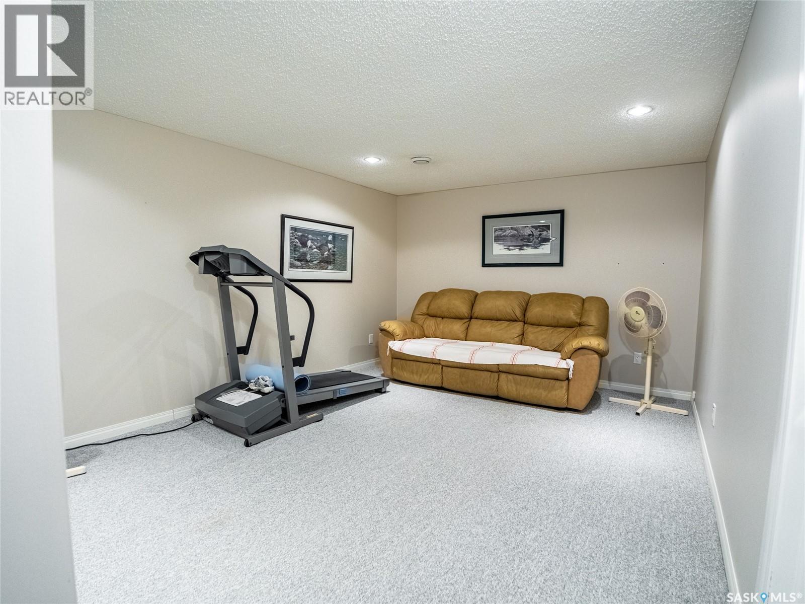 15 Dickinson Crescent, Regina, SK - Indoor Photo Showing Gym Room