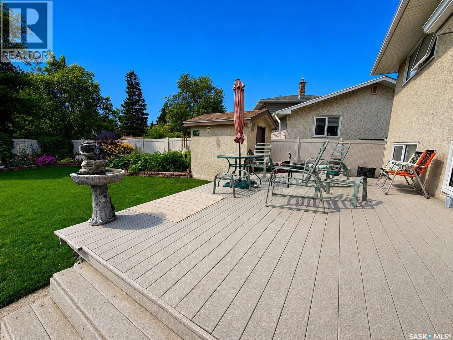15 Dickinson Crescent, Regina, SK - Outdoor With Deck Patio Veranda